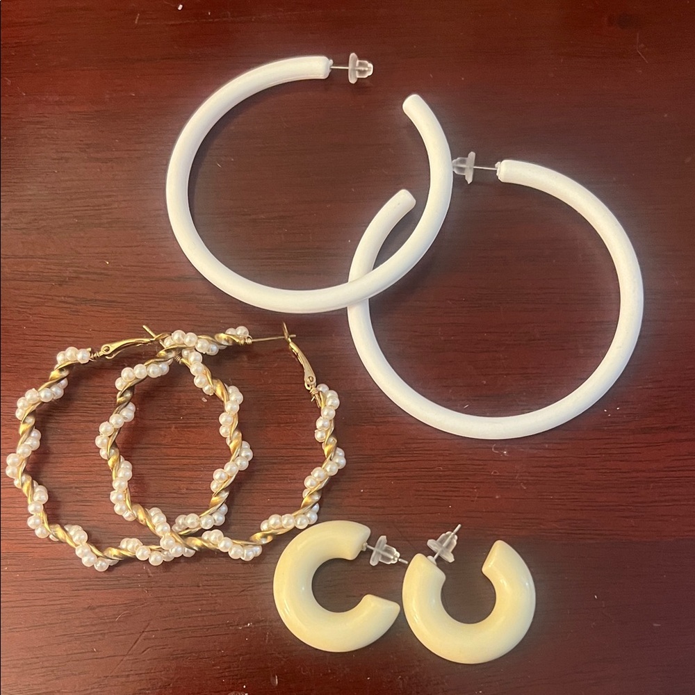 ⭐️Elegant White and Cream Hoop Earrings Set